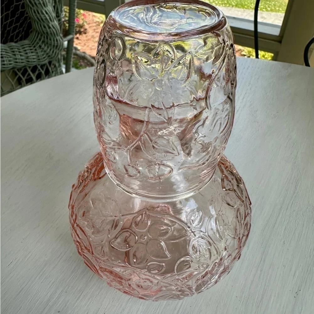 VINTAGE, 1930’S ANTIQUE, PRESSED GLASS WATER CARAFE WITH CUP LID.